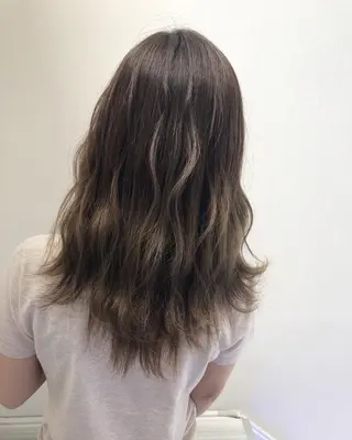 セミロング カラー 白井 つづりのヘアスタイル
