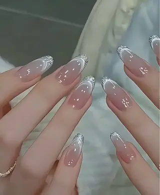 ロング AMI Nailsalonのネイルデザイン