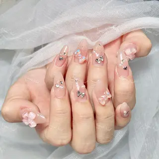 ネイル 🦋 Queenieのネイルデザイン