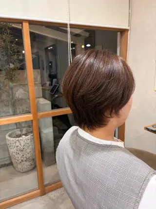 ショート カラー momoka オリーブ/ベージュのヘアスタイル