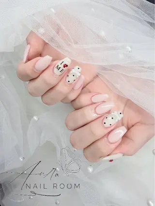 ネイル Luna (Aura nail room)のネイルデザイン