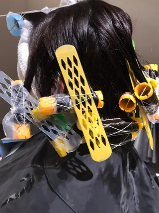 セミロング ARMONY秋山輝也 コテ巻き風パーマ特化のヘアスタイル