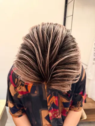 ショート カラー C'LD Hair トモヤのヘアスタイル