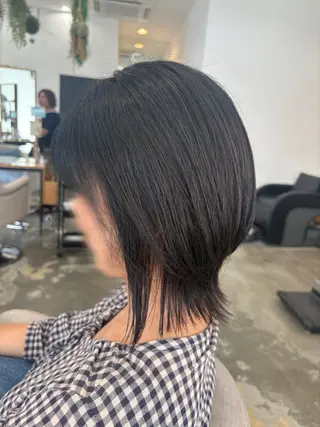 ミディアム 新畑 京子のヘアスタイル