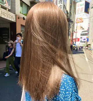 セミロング カラー ミルクティーベージュ /ブリーチ/Wカラーのヘアスタイル