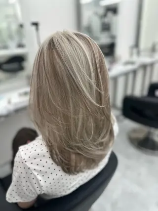 ロング カラー ヘアアレンジ 艶カラー/ハイトーン /レイヤーカットのヘアスタイル