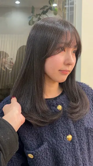 ロング 小山 綾奈 ロングカットのヘアスタイル