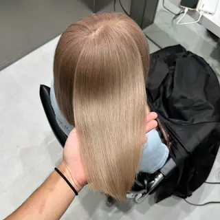 セミロング カラー 💫艶ハイトーン×髪 質改善💫リュウトのヘアスタイル