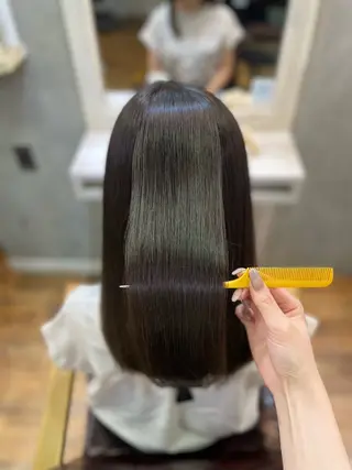 セミロング リベルテ新宿 顔周りレイヤー/艶髪のヘアスタイル