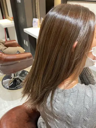 セミロング カラー Avery SHINのヘアスタイル