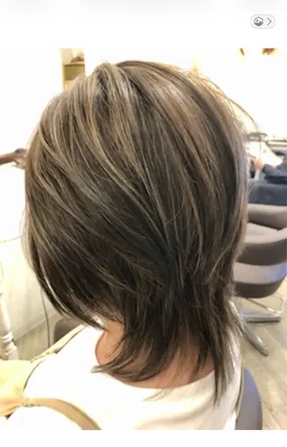 ミディアム nui 三宮のヘアスタイル