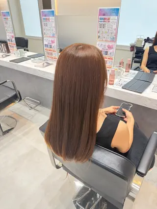 セミロング カラー 岡田 詠のヘアスタイル