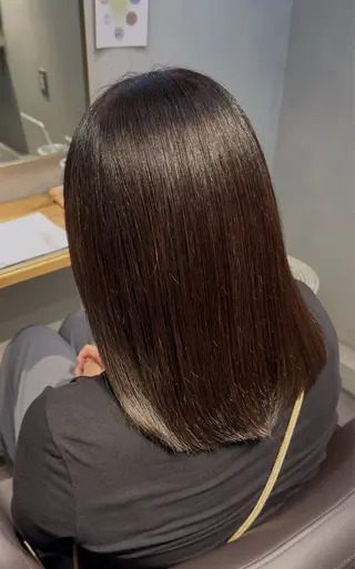 カラー もも ボブ/艶カラーのヘアスタイル
