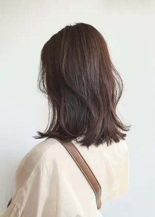 ミディアム カラー TRENCH 相澤 果歩のヘアスタイル