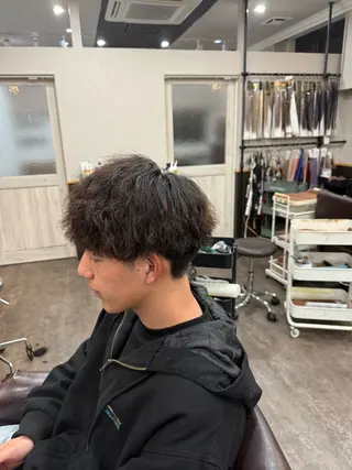 パーマ メンズ 艶カラー✨️派手髪 🦄renのヘアスタイル