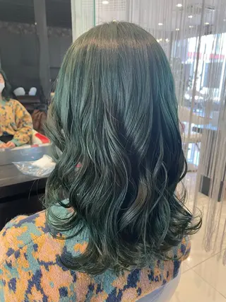 セミロング カラー 上村 菜月のヘアスタイル