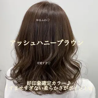 セミロング カラー ヘアアレンジ 🪞official THREE 横浜🎀のヘアスタイル