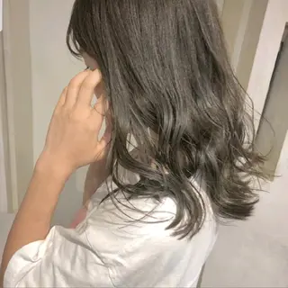 ミディアム 艶髪/オリーブ系/ 肌が綺麗に見えるお色のヘアスタイル