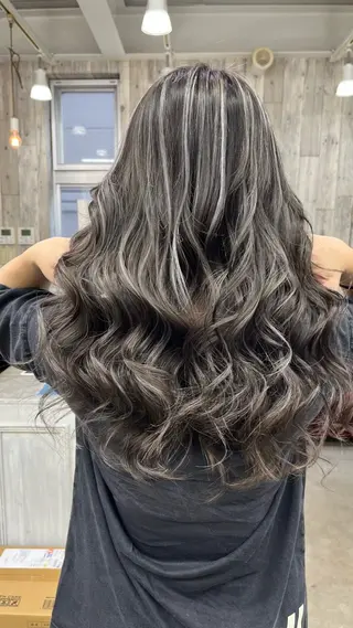 ロング 中道 晶のヘアスタイル