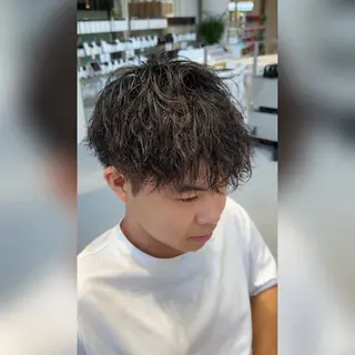 メンズ 齊藤政太 顔周り カット 透明感カラーのヘアスタイル