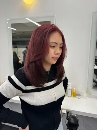 セミロング カラー 抜け感レイヤー︴ ニュアンスカラーのヘアスタイル