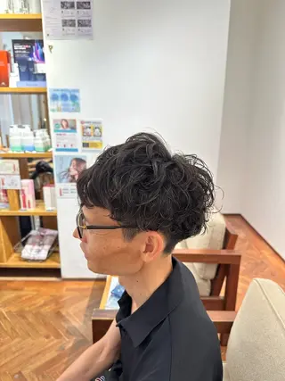 ショート パーマ メンズ 鈴木 優斗のヘアスタイル