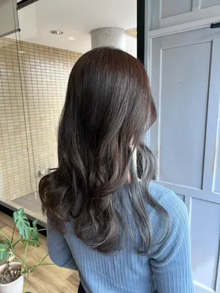 ロング カラー ツキダテ ユイのヘアスタイル