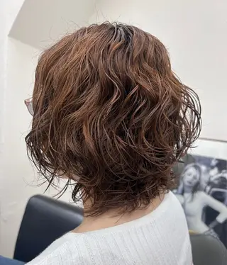 ミディアム パーマ 7Bridge 滝内ひよりのヘアスタイル