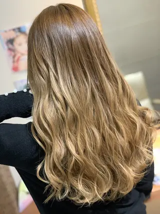 ロング カラー ハイトーン得意😍 Lumiereのヘアスタイル