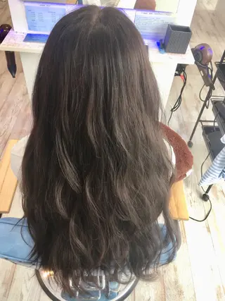 ロング カラー 白井 つづりのヘアスタイル