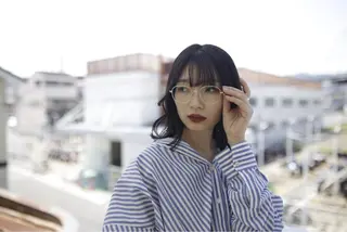 ミディアム カラー 豊崎 左知のヘアスタイル