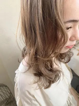 ミディアム カラー 🦖鶴岡 香純🦖のヘアスタイル