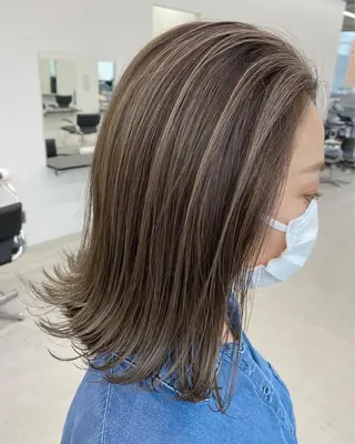 ミディアム カラー ブリーチ 透明感HIDEのヘアスタイル