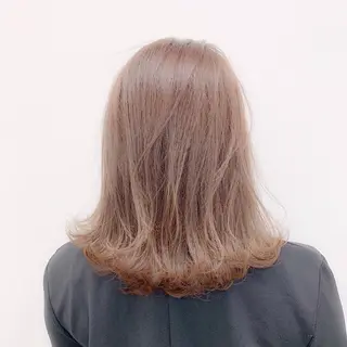 カラー ハイトーン×レイヤー カットTAKUMIのヘアスタイル