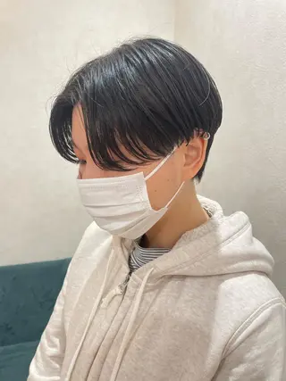 ショート 透明感オリーブ🫒/ ブリーチなしWカラーのヘアスタイル