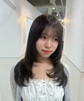 ミディアム カラー ラベンダー💜オリー ブ💚暗髪🖤のヘアスタイル