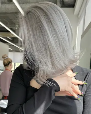 ミディアム 佐藤 まいらのヘアスタイル