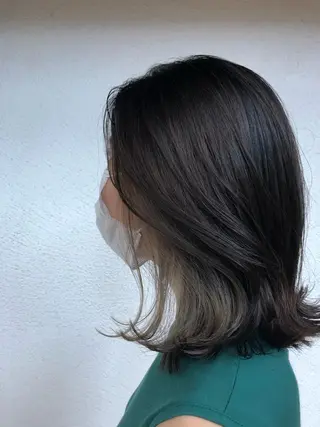 カラー kana .オリーブ /ナチュラルヘアのヘアスタイル