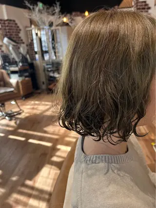 ショート 西村雪菜 グレイカラーのヘアスタイル