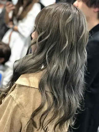 ロング 下條 真のヘアスタイル