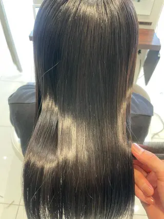 ロング ブリーチしてても 綺麗にかかる縮毛矯正のヘアスタイル