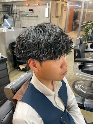 ショート カラー パーマ ヘアアレンジ メンズ 亀井隆汰/メンズ専門 パーマ/フェード可のヘアスタイル