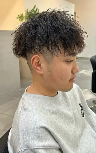 ショート パーマ メンズ 山本 駿介のヘアスタイル
