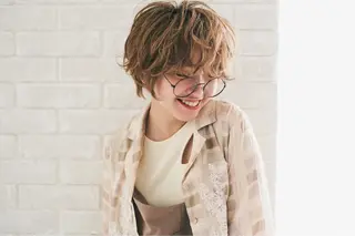 ショート カラー パーマ ゆめ ベージュカラーのヘアスタイル