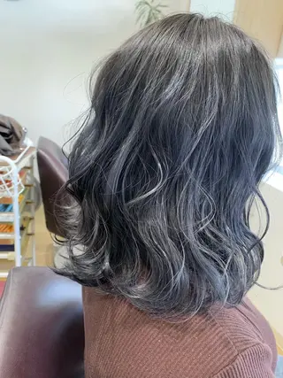 カラー T つぐみのヘアスタイル