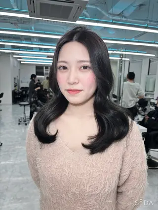 セミロング 顔まわりレイヤー/諒 オリーブカラー/天神のヘアスタイル