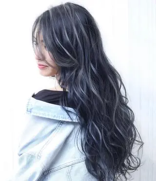 ロング カラー サワタ ミサのヘアスタイル