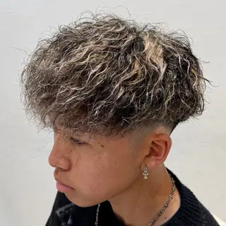 ショート カラー パーマ メンズ 吉田 新平のヘアスタイル
