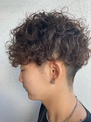 ショート パーマ メンズ 内村 純也のヘアスタイル