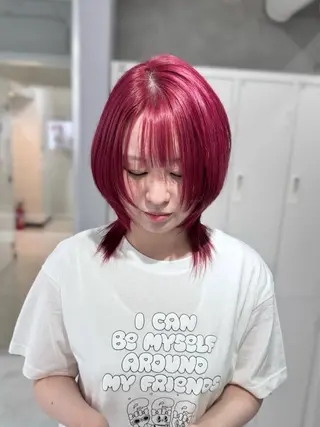 ミディアム Manami🖤 レイヤー×ハイトーンのヘアスタイル